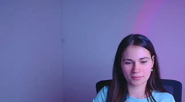 Snapshot of Loon_Amore chatting on February 3, 2025, 11:05 pm Loon Amore online show from February 3, 2025, 11:05 pm