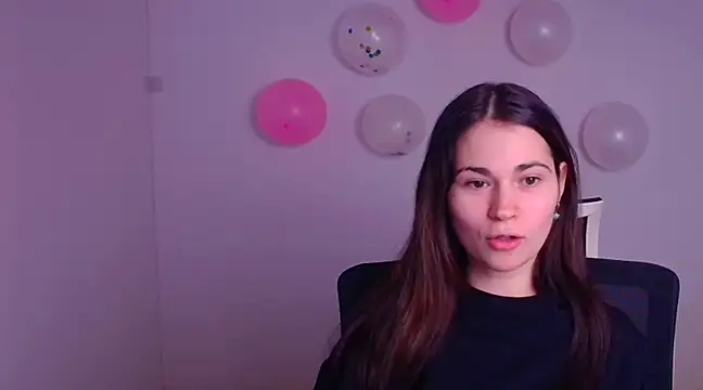 Snapshot of Loon_Amore chatting on February 19, 2025, 7:37 pm Loon Amore online show from February 19, 2025, 7:37 pm