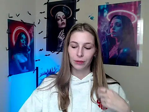 StrangerGi online show from October 31, 2025, 1:08 pm