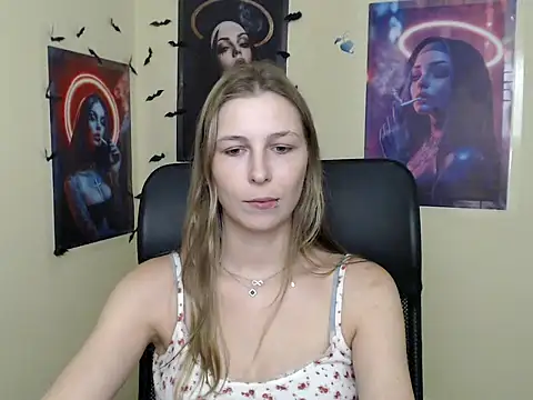 StrangerGi online show from July 14, 2026, 10:21 am