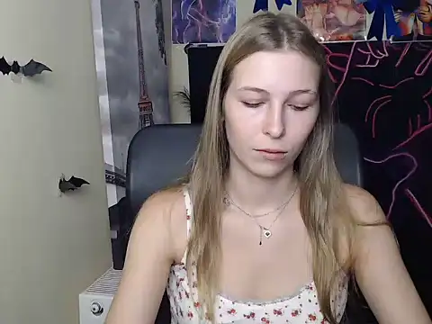 StrangerGi online show from July 18, 2026, 5:49 am