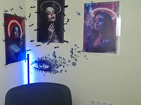 Snapshot of StrangerGi chatting on December 15, 2025, 1:39 pm StrangerGi online show from December 15, 2025, 1:39 pm