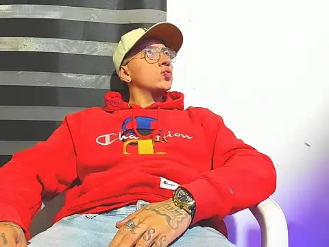 Juliandr188 online show from November 28, 2025, 11:16 pm