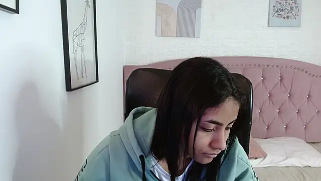 shaneelle online show from October 31, 2025, 3:03 am