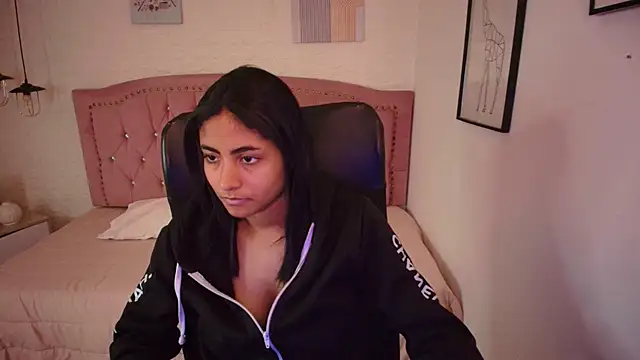 shaneelle online show from November 15, 2025, 3:10 am