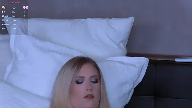 OndinaNoir online show from November 21, 2025, 7:02 pm