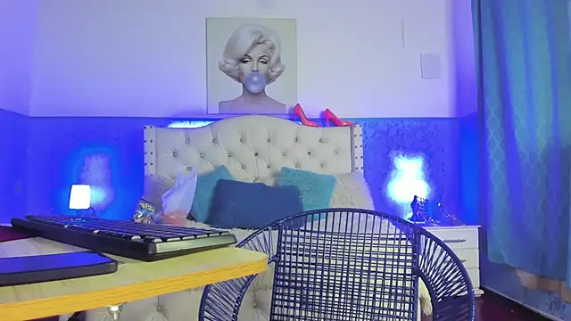 sweetandpervet online show from October 17, 2025, 3:25 pm