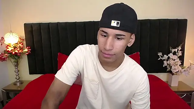 soft attraction online show from April 1, 2026, 7:33 pm