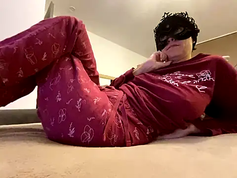 Marilou1983 online show from November 17, 2025, 4:55 pm