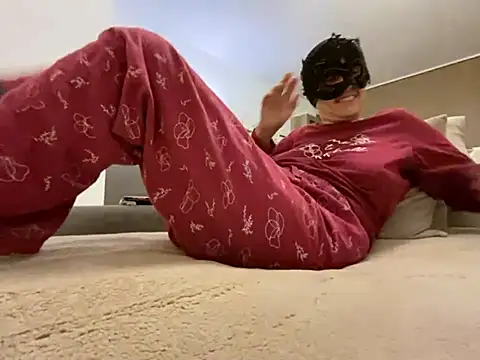 Snapshot of Marilou1983 chatting on February 8, 2026, 8:17 pm Marilou1983 online show from February 8, 2026, 8:17 pm