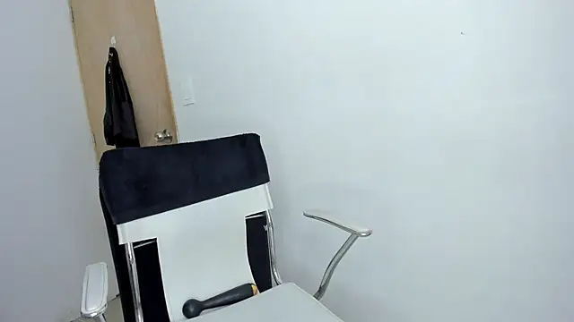 Snapshot of amber_martinez chatting on February 25, 2025, 3:42 pm amber martinez online show from February 25, 2025, 3:42 pm