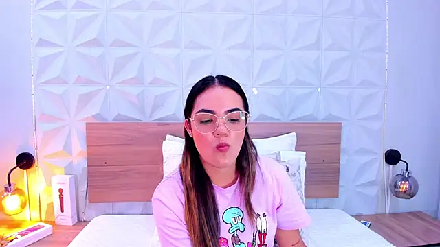 Stacey white  online show from October 10, 2025, 7:58 pm