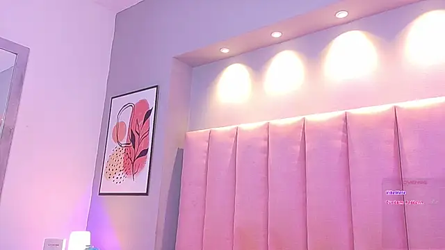 KeilyRoss online show from December 2, 2025, 9:38 pm