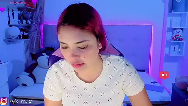 Snapshot of Kylie_brokee chatting on May 3, 2026, 9:07 pm Kylie brokee online show from May 3, 2026, 9:07 pm