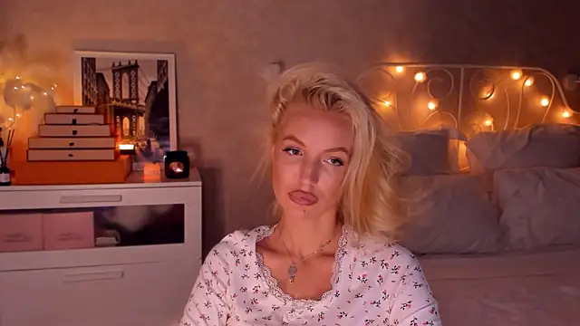 aestetick online show from January 5, 2026, 5:27 pm