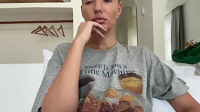 aestetick online show from November 26, 2025, 2:00 am