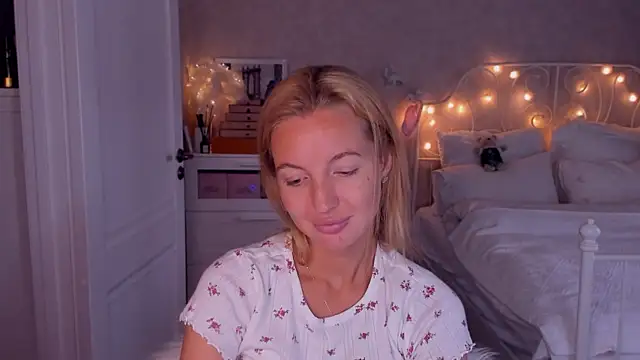 aestetick online show from October 5, 2025, 9:55 am