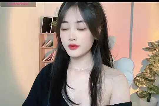 Snapshot of _Aimy_ chatting on March 6, 2025, 3:35 am Aimy online show from March 6, 2025, 3:35 am