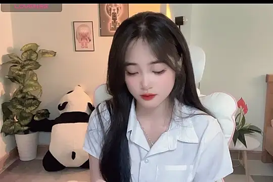 Snapshot of _Aimy_ chatting on September 17, 2025, 4:03 am Aimy online show from September 17, 2025, 4:03 am