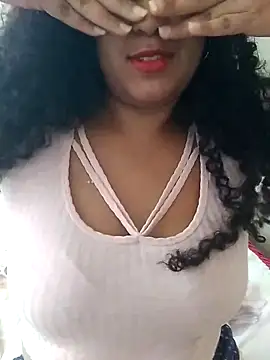 EstellaPradoX online show from February 19, 2025, 5:27 pm