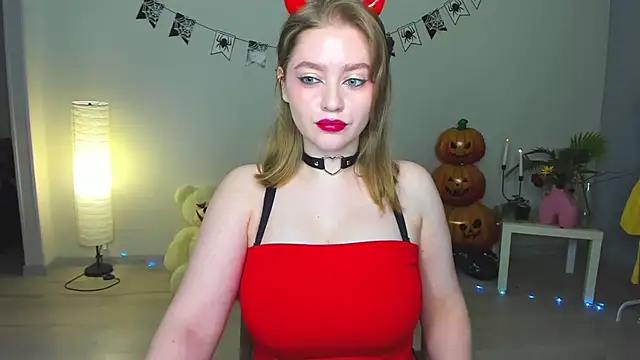 AidaPerry online show from October 27, 2025, 7:48 pm