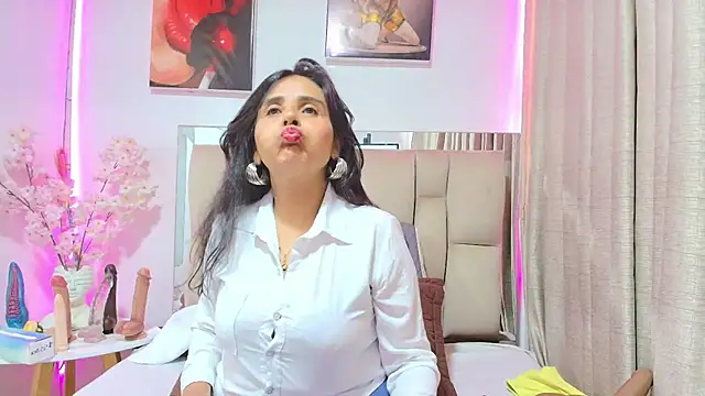  Marcela   online show from May 15, 2026, 12:14 pm