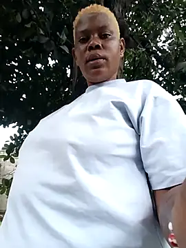 Snapshot of Broan_me chatting on October 30, 2025, 7:17 am Broan me online show from October 30, 2025, 7:17 am