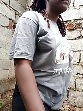 Snapshot of Broan_me chatting on March 22, 2025, 6:22 am Broan me online show from March 22, 2025, 6:22 am