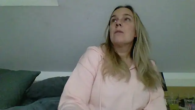 scrummymummy2 online show from January 8, 2026, 9:54 pm