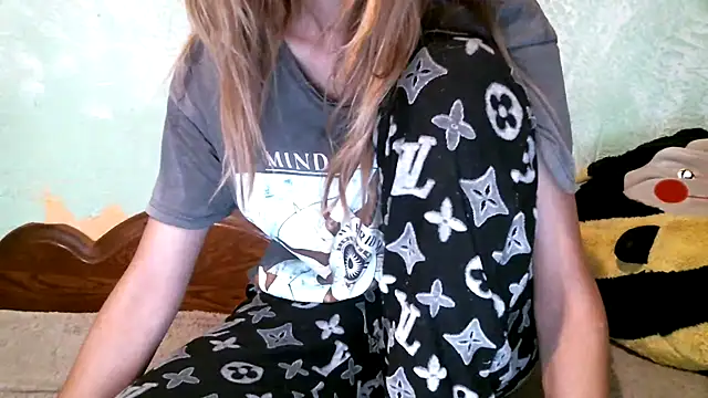 DennisXCaroll online show from October 26, 2025, 5:52 am