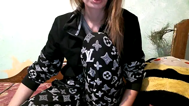 DennisXCaroll online show from December 5, 2025, 5:39 am