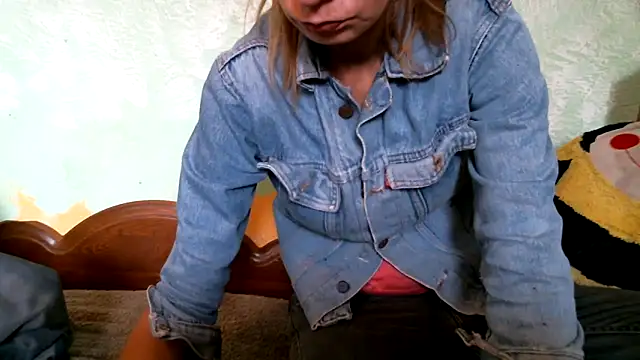 DennisXCaroll online show from October 17, 2025, 7:11 am