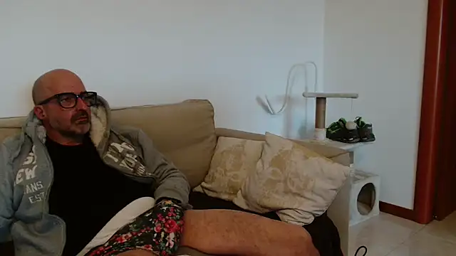 newsimo74 online show from November 24, 2025, 2:17 pm