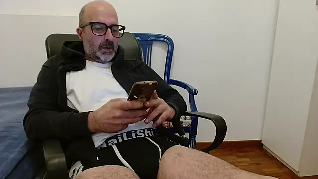 newsimo74 online show from October 26, 2025, 5:19 am