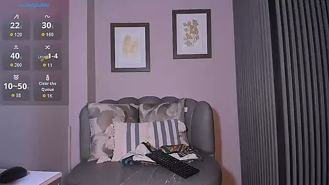 Nahiajhonson  online show from October 6, 2025, 1:01 pm