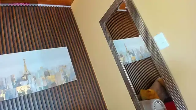 Nahiajhonson  online show from September 9, 2025, 12:47 pm