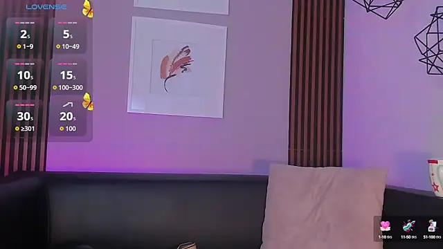 Nahiajhonson  online show from October 10, 2025, 1:01 pm