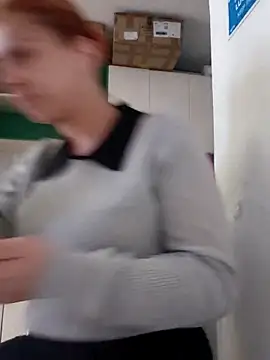 Nahiajhonson  online show from April 8, 2026, 12:39 pm