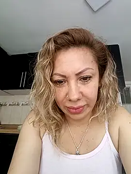 Snapshot of coral_smitth chatting on March 1, 2025, 4:33 pm coral smitth online show from March 1, 2025, 4:33 pm