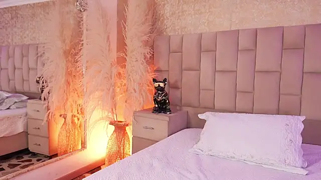 EmmaTorres  online show from December 15, 2025, 9:53 pm