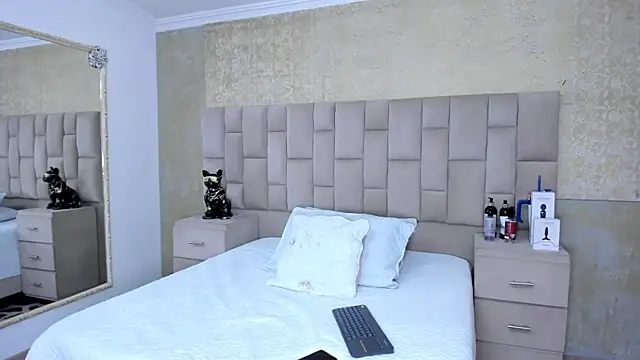 EmmaTorres  online show from October 17, 2025, 8:21 pm