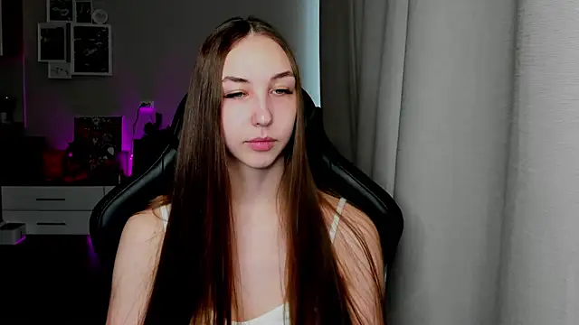 Sm0ly online show from May 4, 2026, 2:48 am
