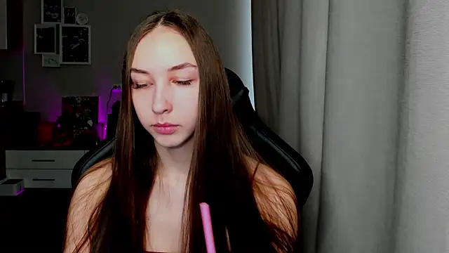 Sm0ly online show from April 22, 2026, 3:46 am