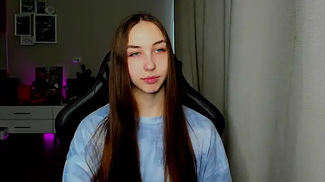 Sm0ly online show from May 24, 2026, 6:35 am