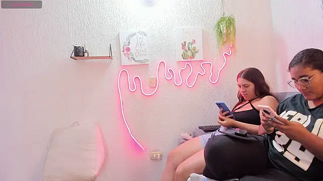 samanthaeliott22 online show from October 24, 2025, 1:37 am