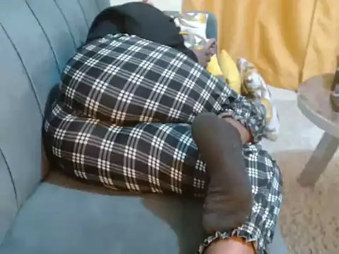 leslysexygirl online show from November 18, 2025, 7:11 am