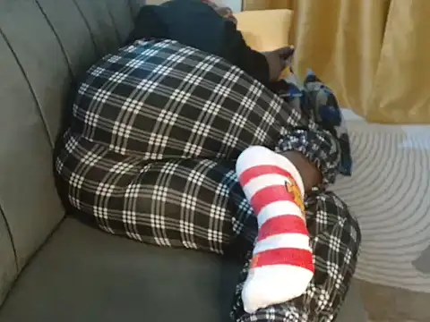 leslysexygirl online show from November 3, 2025, 5:12 am