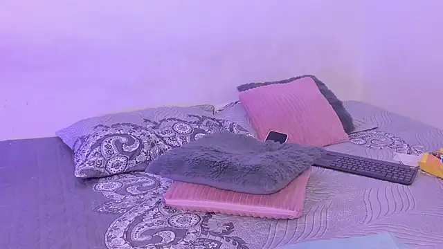 crystalvazquez online show from February 12, 2026, 11:21 am