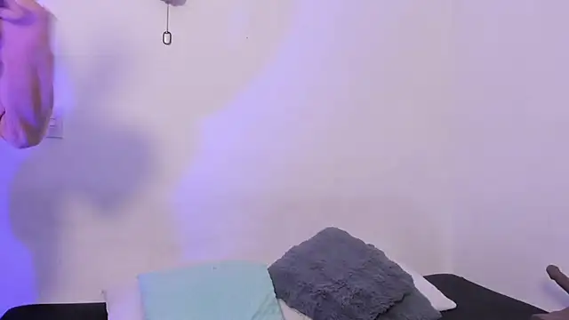 crystalvazquez online show from February 6, 2026, 11:39 am