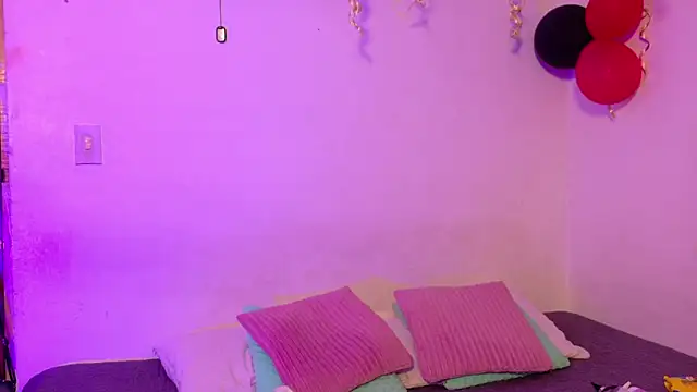 crystalvazquez online show from February 21, 2026, 11:12 am